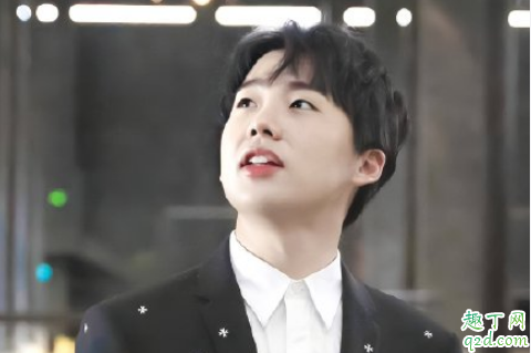 郭麒麟开的车是什么牌子 郭麒麟富二代的样子开的车多少钱