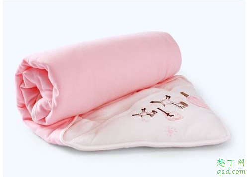 新生儿一个包被够不够用 新生儿包被几个够用