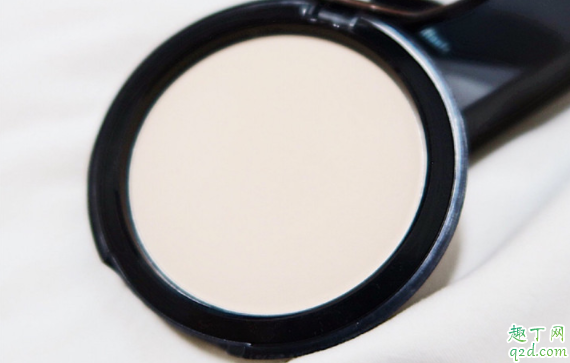 kat von d粉饼色号怎么选 kvd粉饼色号light会黄吗