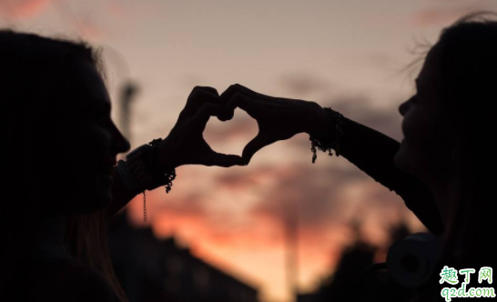 谈恋爱没有话题聊怎么办 谈恋爱如何打开话题