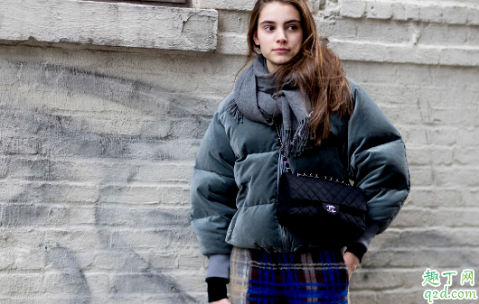 羽绒服能机洗吗 洗羽绒服需注意哪些事项