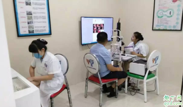 眼睛有白内障会引起痒痛吗 白内障发展到最后会怎么样