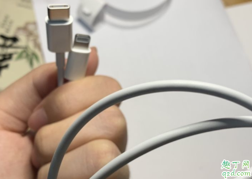 airpods pro充电线是快充线吗 airpods pro充电线配什么充电头