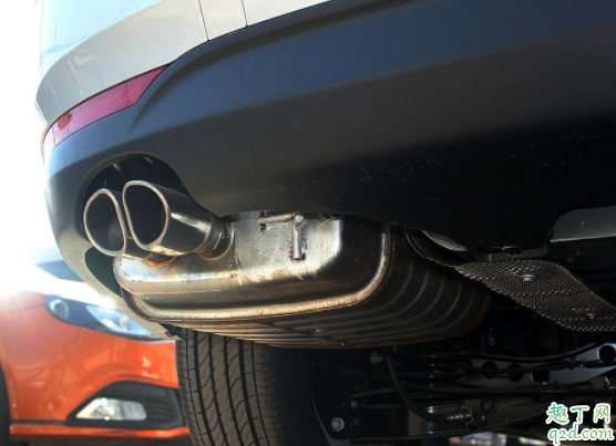 汽车排气筒滴水好吗 汽车排气管不滴水正常吗