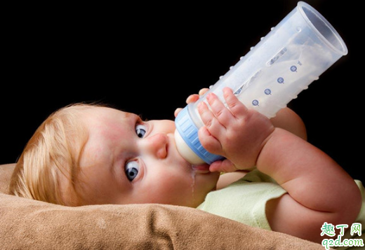 刚出生的宝宝抱好还是不抱好 宝宝出生后怎么抱好