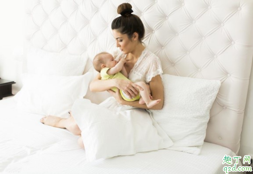 刚出生的宝宝抱好还是不抱好 宝宝出生后怎么抱好