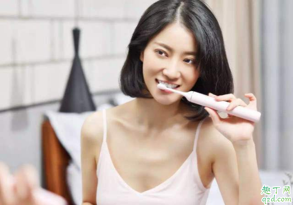 坐月子刷牙好还是不刷牙好 坐月子刷牙有什么讲究