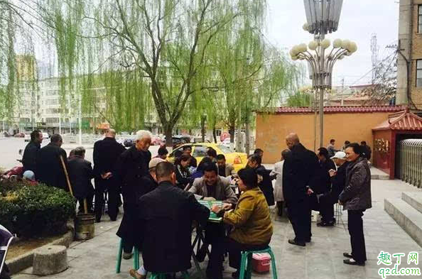 老人关节痛是什么原因 到了中年为什么身上关节疼