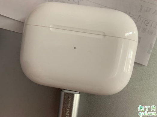 airpods pro 充电耳机要放里面一起充吗 airpods pro充电盒怎么充电