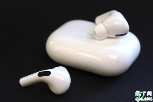 AirPods Pro充电时指示灯会一直亮吗 AirPods Pro有线充电灯不常亮吗