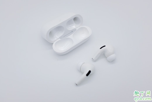 airpods pro怎么拿出来 airpods pro充电要把耳机拿出来吗