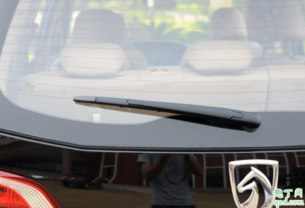 为什么有的车后面没有雨刮器 为什么轿车车后没有窗雨刮器