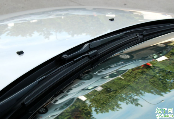 为什么有的车后面没有雨刮器 为什么轿车车后没有窗雨刮器
