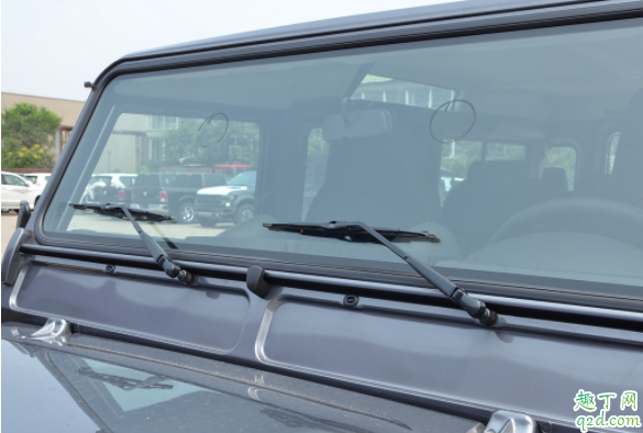 雨刮器漏水什么原因 雨刮器刮了模糊怎么回事