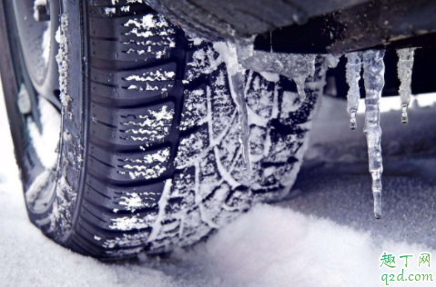 冬天要把雨刮器立起来吗 下雪天雨刮器冻住了怎么化冻