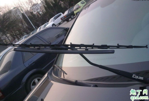 雨刮器用多久要换 雨刮器必须换原厂的吗