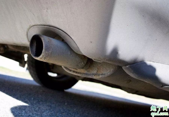 排气管发黑是积碳多吗 汽车排气管发黑是什么问题