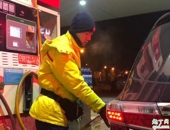 油箱没用空加油是不是伤车 汽车油箱加油加几成合适