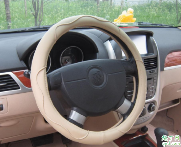 汽车方向盘加装真皮套好吗 汽车方向盘带套好不好