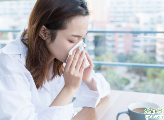 怎么判断自己有过敏性鼻炎 过敏性鼻炎为什么会头疼