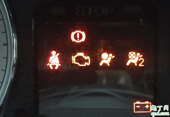 气囊灯亮还能继续开吗 气囊指示灯会亮怎么回事