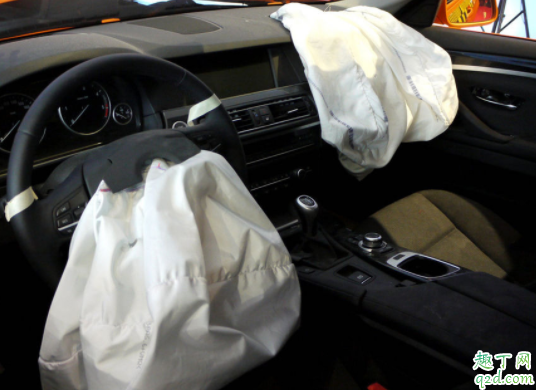 气囊灯亮还能继续开吗 气囊指示灯会亮怎么回事