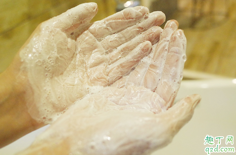 疯狂博士精油沐浴露洗了会油吗 疯狂博士精油沐浴露使用评测