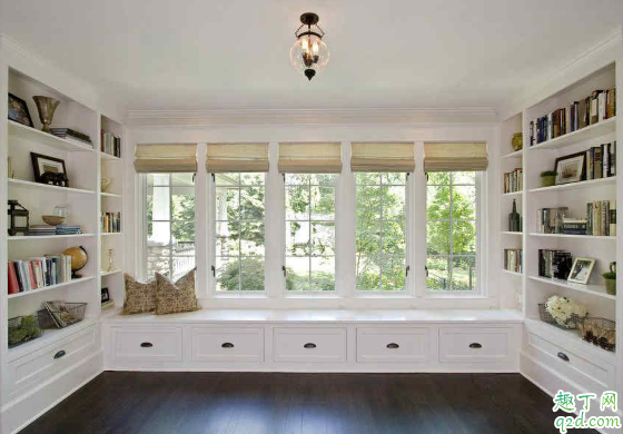 飘窗垫颜色和窗帘颜色一定要相同吗 飘窗垫颜色和窗帘颜色怎么搭配