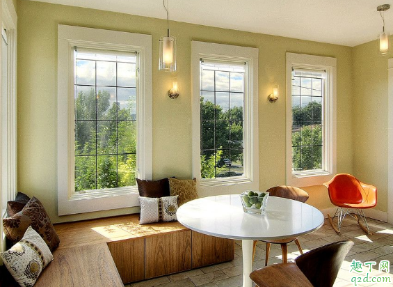 飘窗垫颜色和窗帘颜色一定要相同吗 飘窗垫颜色和窗帘颜色怎么搭配