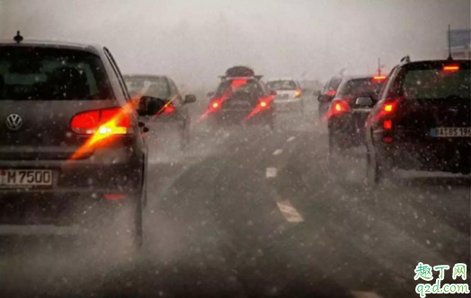 车上的灯光有哪些 有雾的时候开车开什么灯