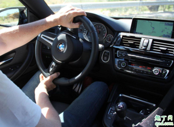 手动挡打火踩离合器吗 为什么手动挡点火要踩离合