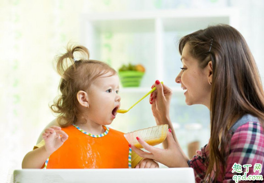 半岁的宝宝要喝水吗 半岁的宝宝喝水好还是不好