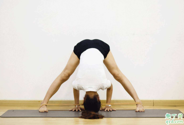 为什么人会驼背 瑜伽可以改善驼背吗