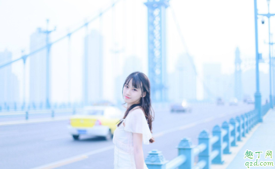 睡觉不用枕头可以改善驼背吗 含胸驼背怎么矫正锻炼