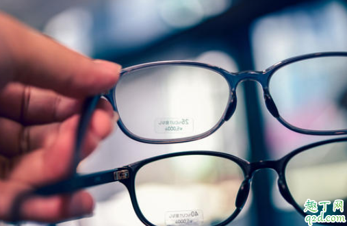 叶黄素是不是真的可以补充眼底营养 蓝光真的伤眼睛吗