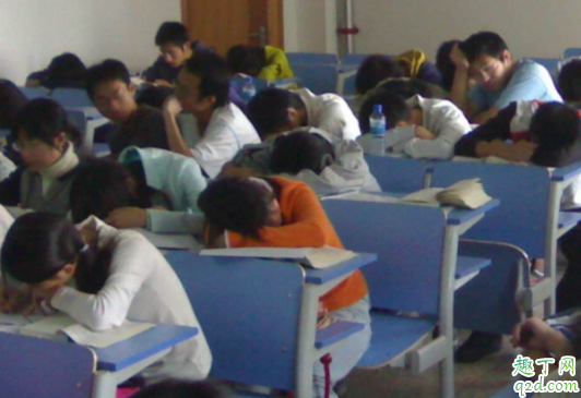 趴桌子睡觉醒来发现看不清了为什么 趴着睡觉脖子疼怎么办