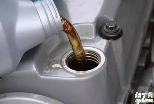 汽车机油为什么用合成机油 发动机换全合成机油前需要清洗么