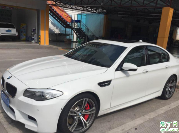 汽车保险杠裂了怎么修 保险杠撞破了还能修复吗