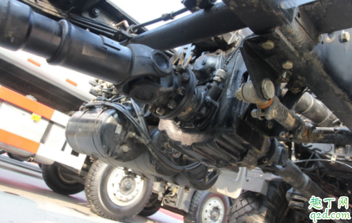 汽车底盘为什么会漏油 汽车底盘漏油怎么检查