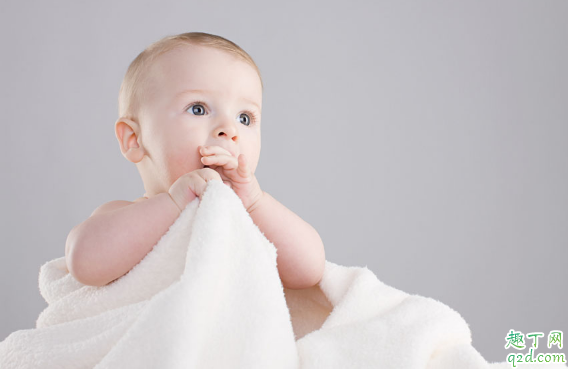 宝宝捏鼻梁能变挺吗 经常捏宝宝鼻梁会怎么样