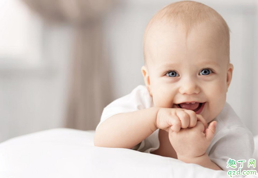 新生儿拉大便能用湿巾吗 婴儿大便用湿巾好还是用水洗好