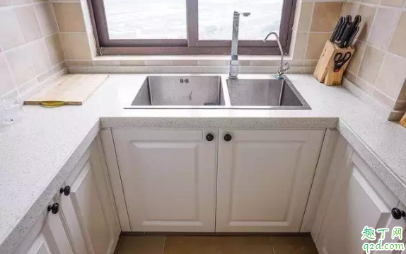 厨房台面不锈钢和石英石哪个好 厨房台面石英石和不锈钢优缺点对比