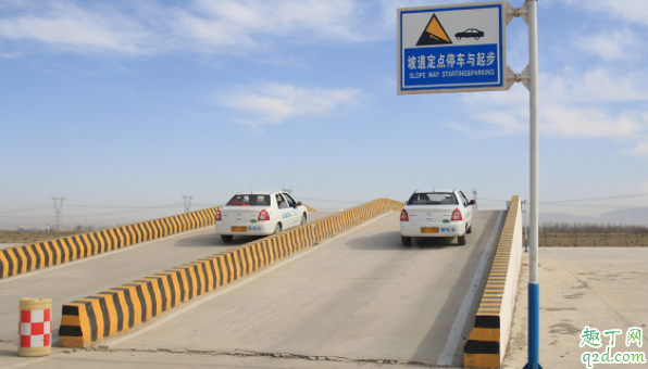 科目二半坡起步熄火扣分吗 科目二上坡怎么踩离合不熄火