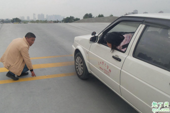 科目二半坡起步熄火扣分吗 科目二上坡怎么踩离合不熄火