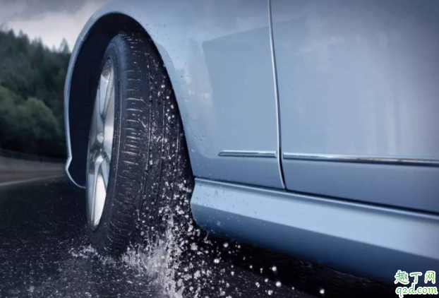 开车被雷劈能不能下车 打雷躲车里安全吗