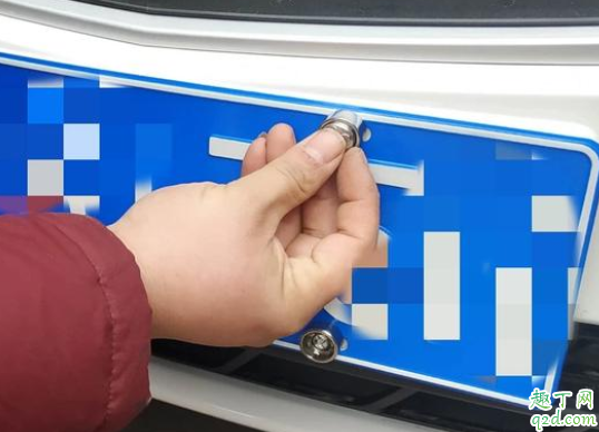 汽车牌照螺丝掉了在哪补 汽车牌照螺丝怎么上