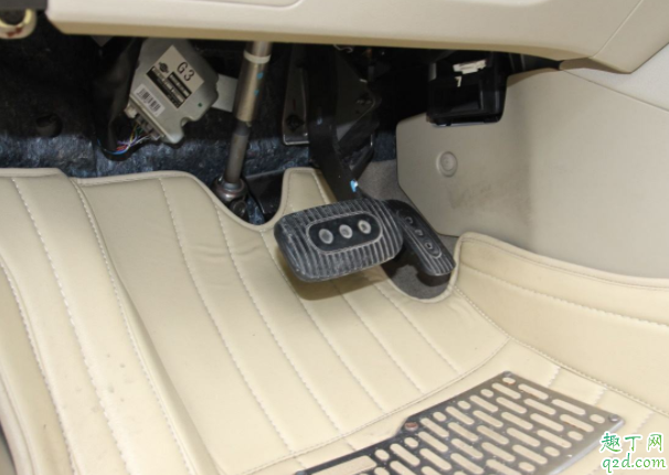 自动档松油门车子顿挫正常吗 手动挡车松油门顿挫是什么原因