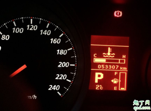 汽车水箱不热发动机高温是什么情况 车水温突然高了怎么办