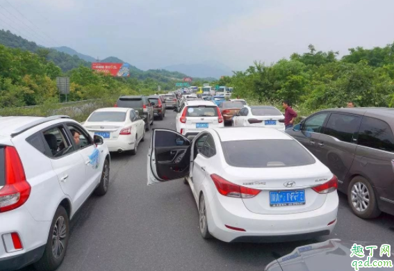 因为什么吊销驾照可以再考 长期驾照扣完分降级吗