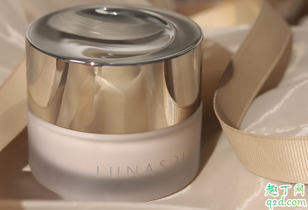日月晶采粉底霜好用吗 LUNASOL日月晶采粉霜使用评测